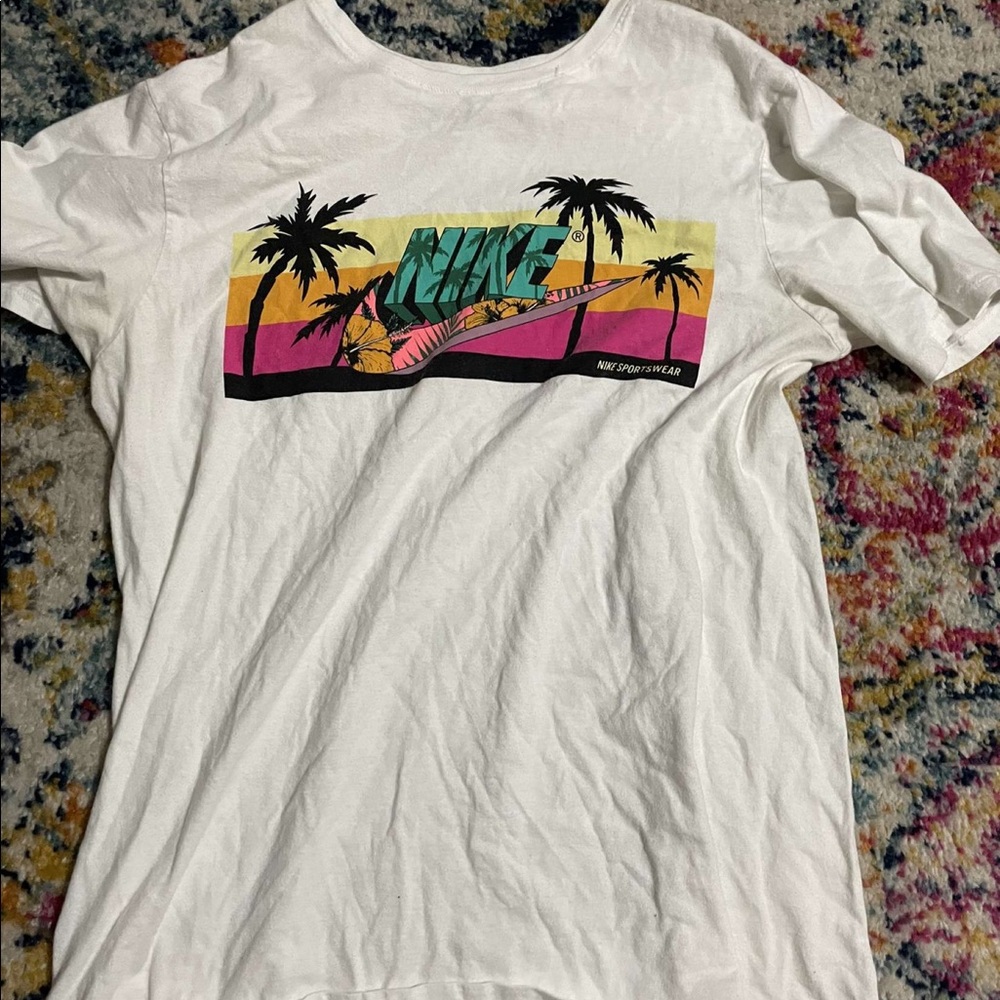 nike tropical tshirt wrinkled but never worn